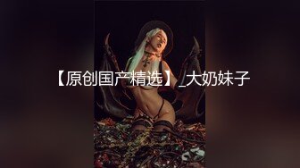 颜值不错的（会所女技师）来大姨妈了也不休息露脸给大叔口活啪啪看她逼还挺嫩的这行应该没干多久