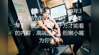 YC219直播抓娃娃的美女主播！浅蓝色蕾丝边内！