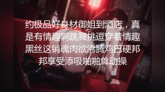  90后小少妇，黑丝情趣诱惑小乳夹激情3P，让两个大哥玩弄，揉奶玩逼轮草抽插