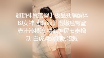 长途大巴到饭店吃饭来了一群憋了很久的美女少妇来嘘嘘