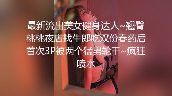 蓝衣背带裤妹子啪啪跪着口交站立翘屁股后入抽插猛操