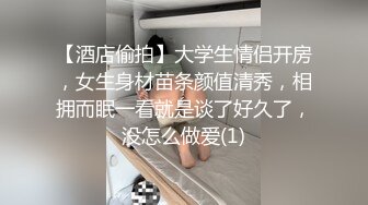 性感大波妹，全程露脸爆乳肥臀无毛逼，水嫩骚穴道具自慰，揉奶玩逼撅着屁股给狼友看，表情好骚舔弄假阳具