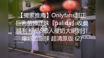 浓妆妖艳新人美女！一头黑发大奶子！15CM假屌深喉一插到底，无毛肥穴大黑牛伺候，假屌抽插超粉嫩