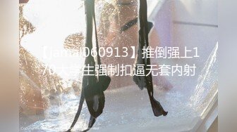 最新多位美女少妇极端贴B盗摄，B眼和BB离你只有一厘米 (2)