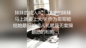 超级淫荡熟女姐妹花，没男人女女互玩，半脱内裤插穴，舔奶舔骚逼，舔足极度淫骚，实在太骚了