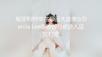 游乐场女厕全景偷拍 破洞牛仔裤少妇好性感的一撮毛