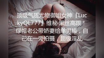 STP32531 甜美呆萌00后妹妹！新人刚下海！脱光光贫乳嫩穴，玻璃黄瓜插穴，猛捅插出大姨妈 VIP0600