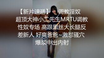 【熟女探花】老哥专攻人妻熟女，黑丝大屁股骚女，很会玩翘起自摸勾引，半脱下裤子揉骚穴，半蹲姿势后入