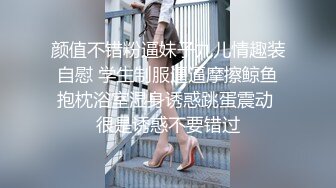 嘴里含着老公的肉棒 小骚逼里享受着单男的冲击