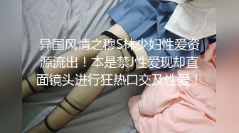 ［原创］老婆摆出待操的姿势，说想要前后各一根鸡巴羞辱她